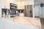 View Pointe, Well-Equipped Kitchen with Stainless Steel Appliances